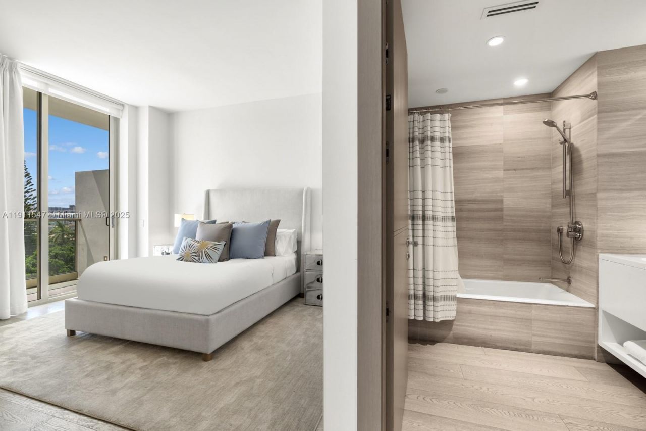 300 Collins Ave, Unit PH3, Miami Beach, FL 33139 Photo