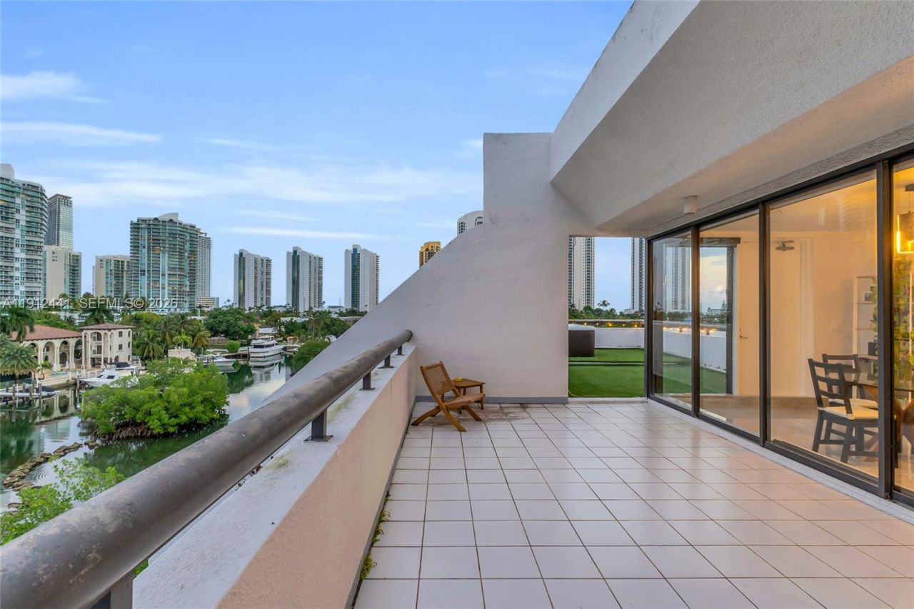 355 Poinciana Dr, Unit 1130, Sunny Isles Beach, FL 33160 Photo