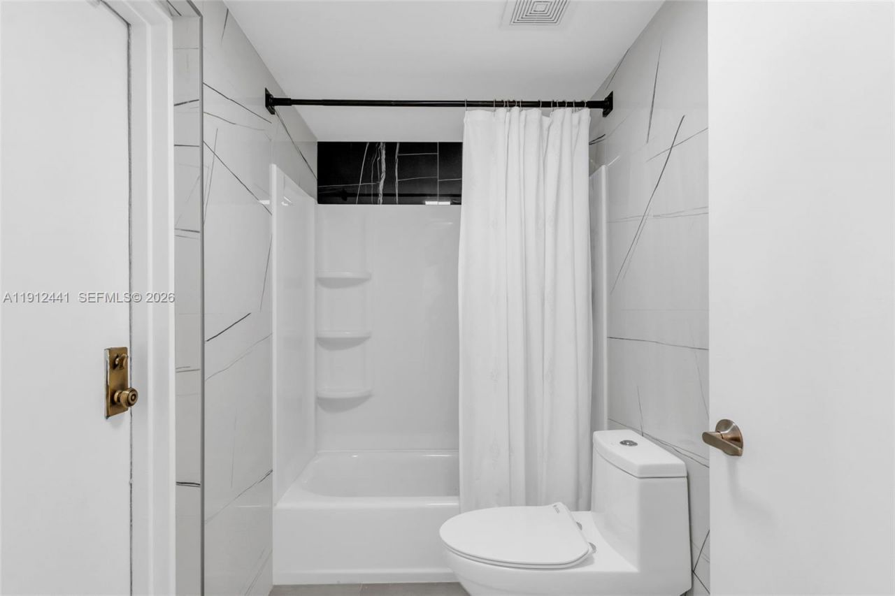 355 Poinciana Dr, Unit 1130, Sunny Isles Beach, FL 33160 Photo