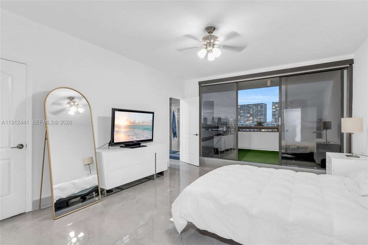 355 Poinciana Dr, Unit 1130, Sunny Isles Beach, FL 33160 Photo