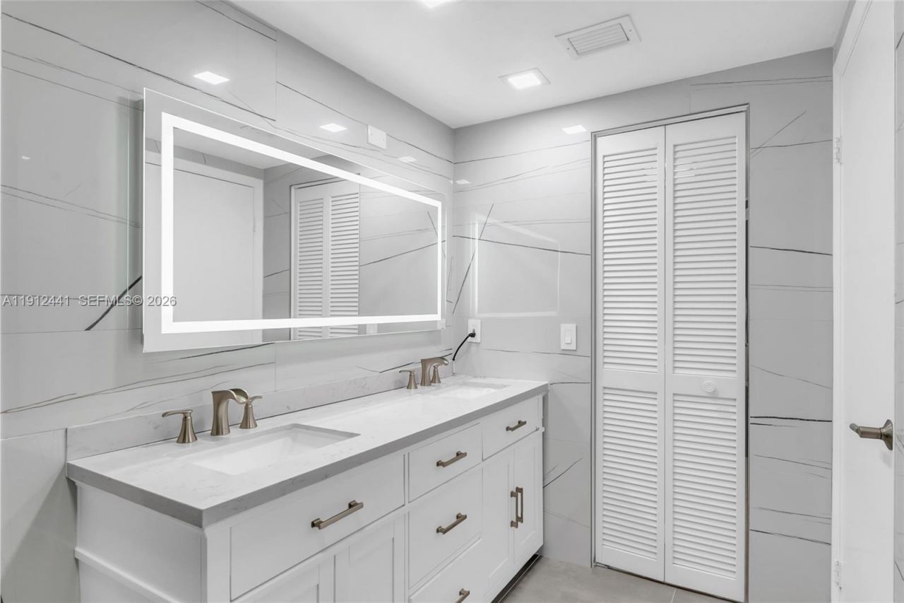 355 Poinciana Dr, Unit 1130, Sunny Isles Beach, FL 33160 Photo