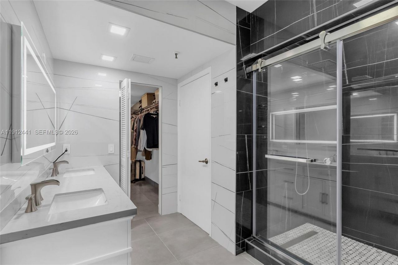 355 Poinciana Dr, Unit 1130, Sunny Isles Beach, FL 33160 Photo