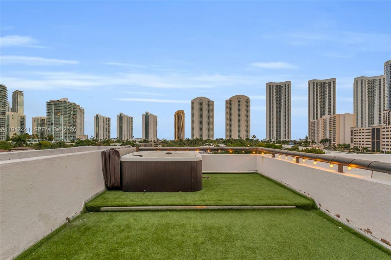 355 Poinciana Dr, Unit 1130, Sunny Isles Beach, FL 33160 Photo