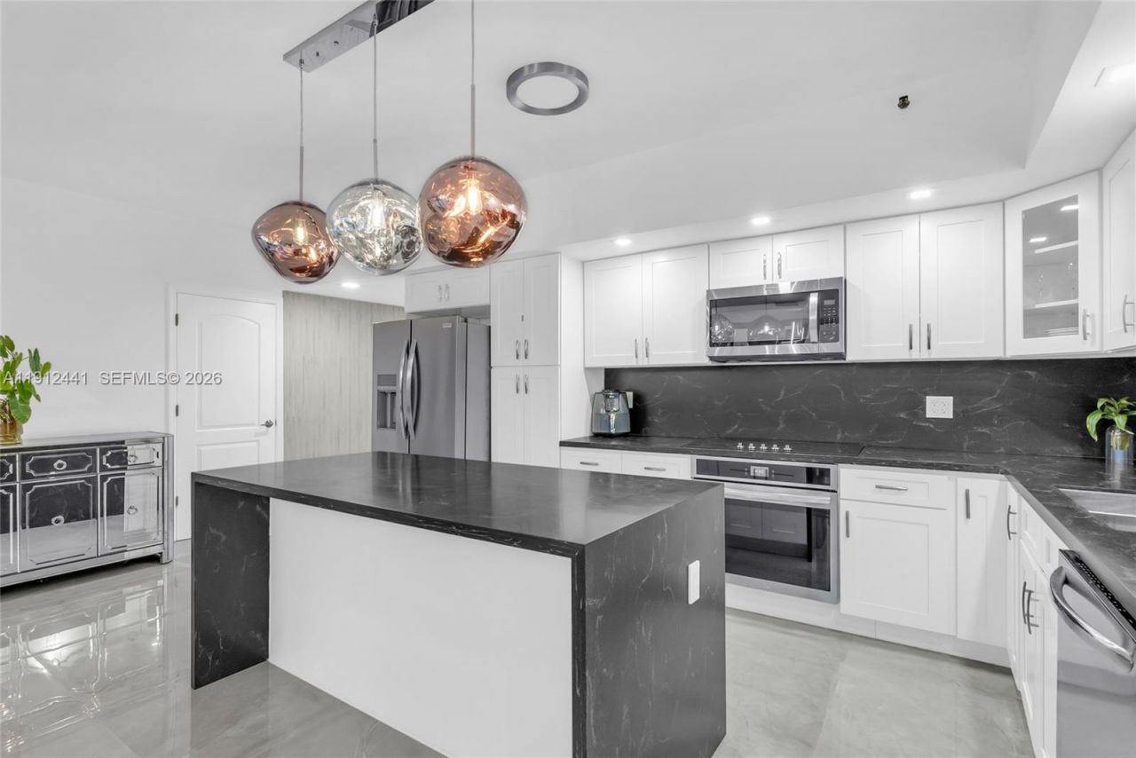 355 Poinciana Dr, Unit 1130, Sunny Isles Beach, FL 33160 Photo