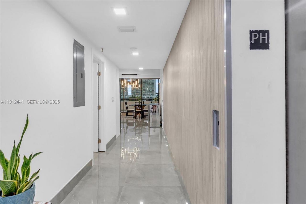 355 Poinciana Dr, Unit 1130, Sunny Isles Beach, FL 33160 Photo