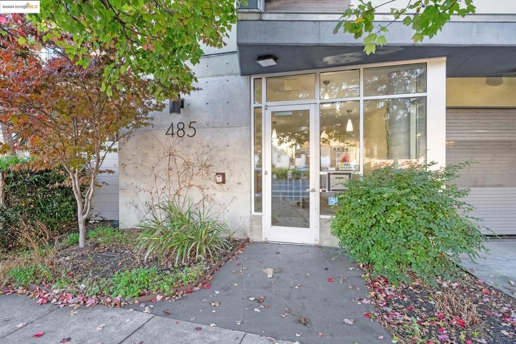 485 W Macarthur Blvd, Unit 407, Oakland, CA 94609 Main Photo