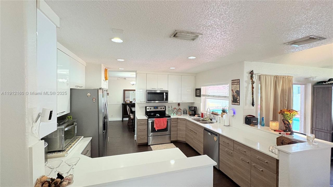 1002 NW 182nd Way, Pembroke Pines, FL 33029 Photo