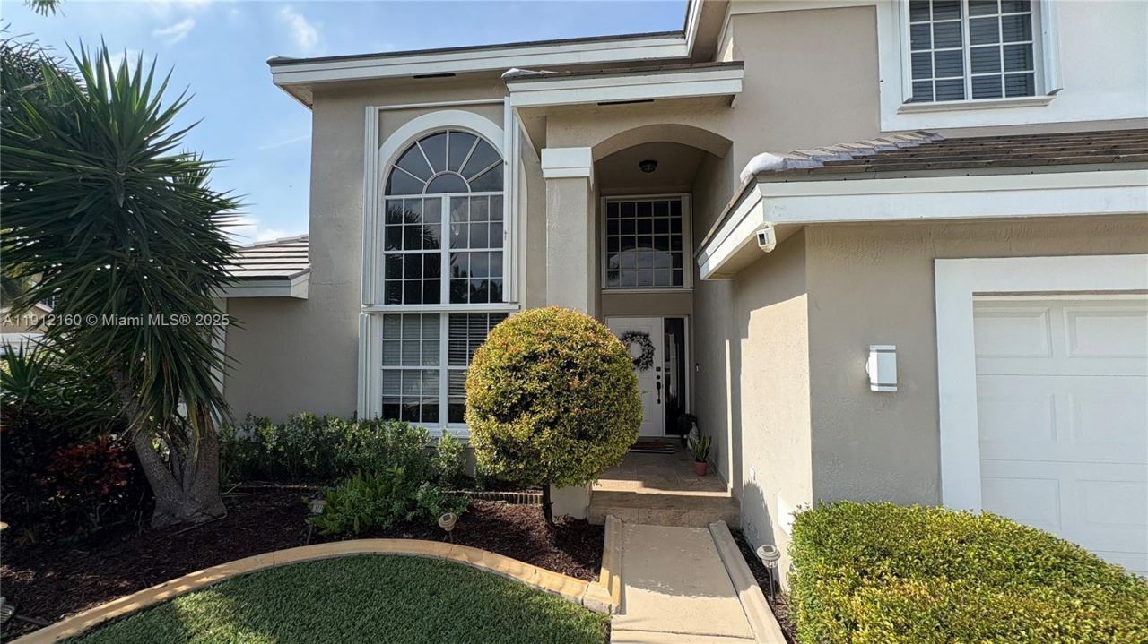 1002 NW 182nd Way, Pembroke Pines, FL 33029 Photo