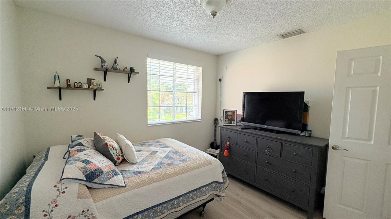 1002 NW 182nd Way, Pembroke Pines, FL 33029 Photo