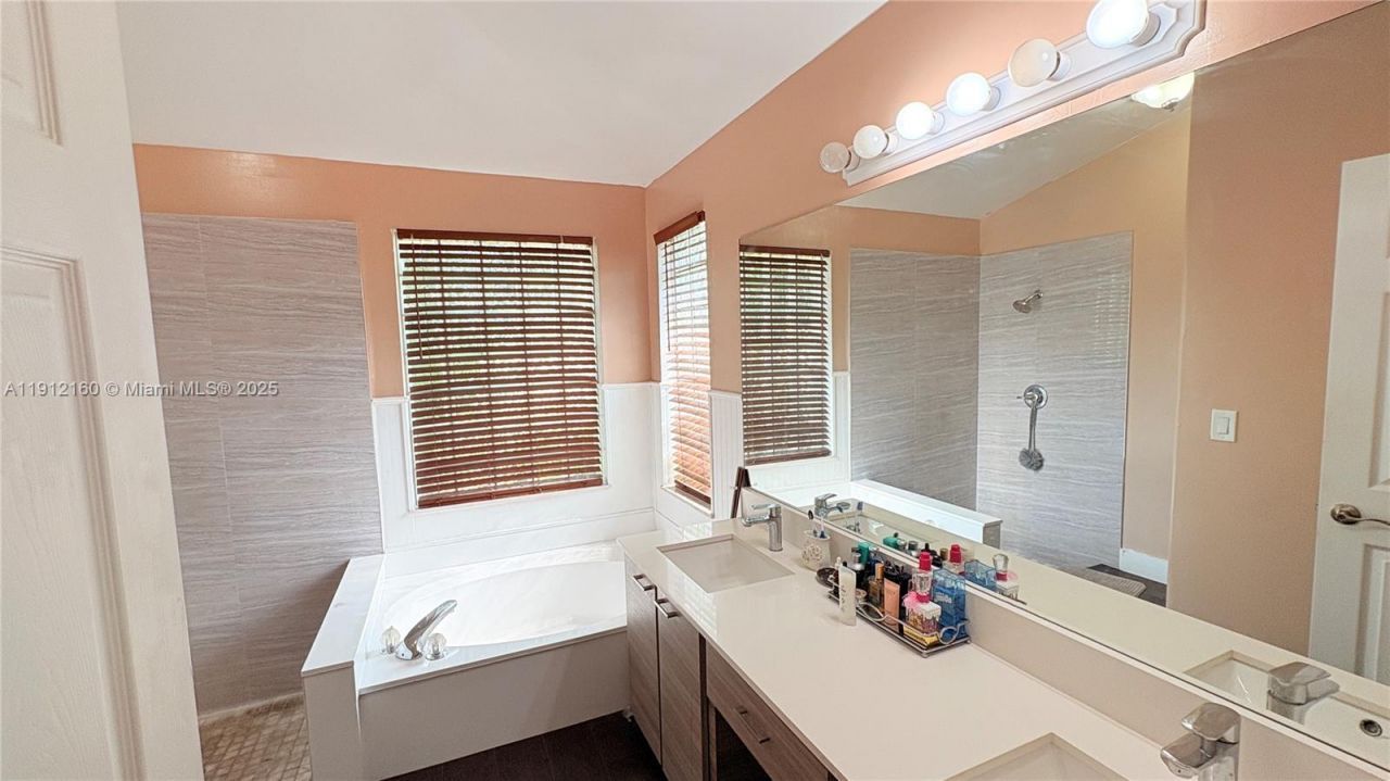 1002 NW 182nd Way, Pembroke Pines, FL 33029 Photo