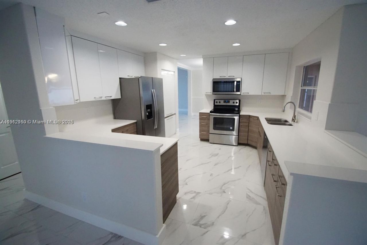 1002 NW 182nd Way, Pembroke Pines, FL 33029 Photo