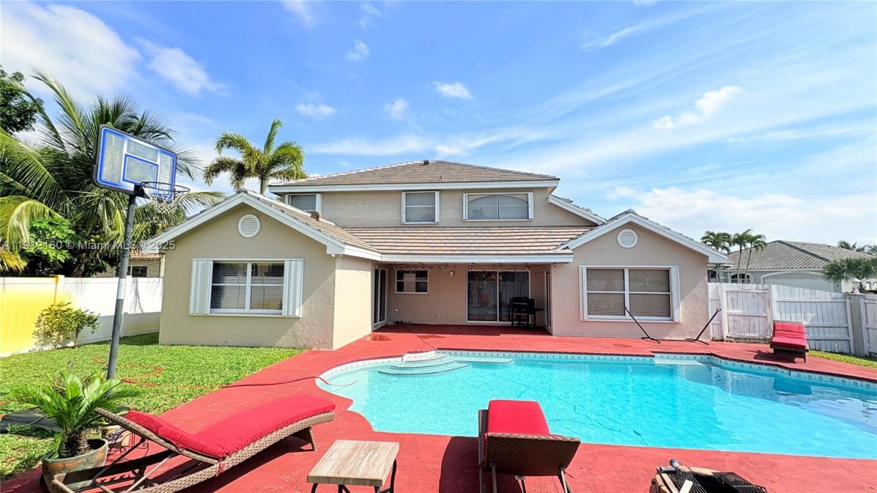 1002 NW 182nd Way, Pembroke Pines, FL 33029 Photo