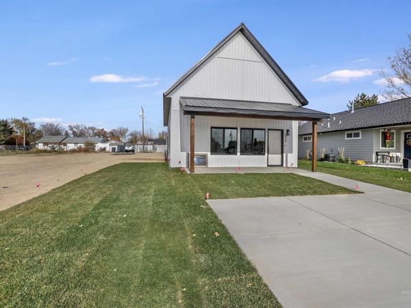 254 1st St W, Wendell, ID 83355