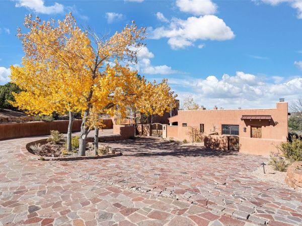 11 Lavadero Road, Santa Fe, NM 87506