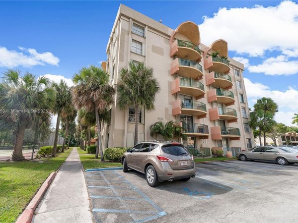 9320 Fountainebleau Blvd, Unit 215, Miami, FL 33172