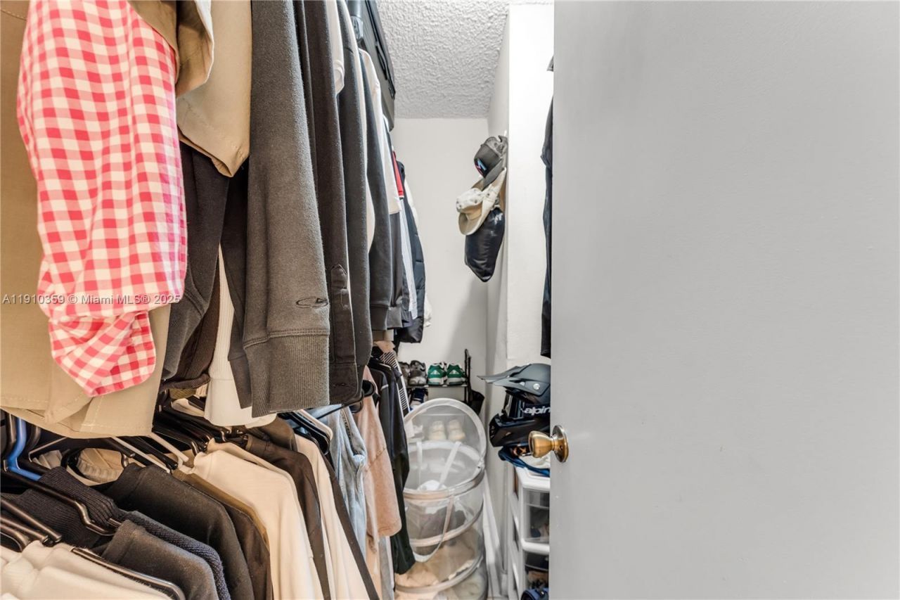 9320 Fountainebleau Blvd, Unit 215, Miami, FL 33172 Photo