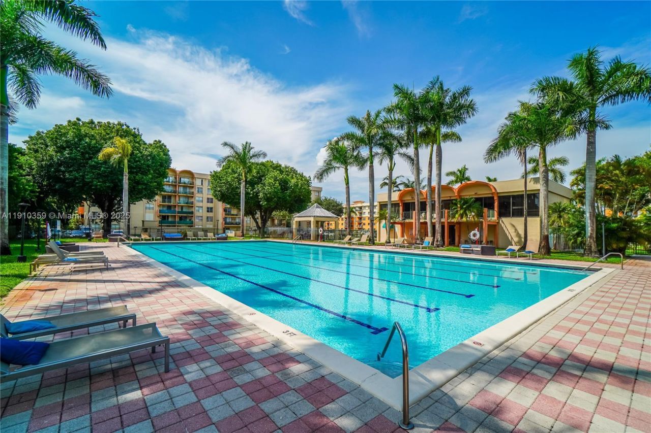 9320 Fountainebleau Blvd, Unit 215, Miami, FL 33172 Photo