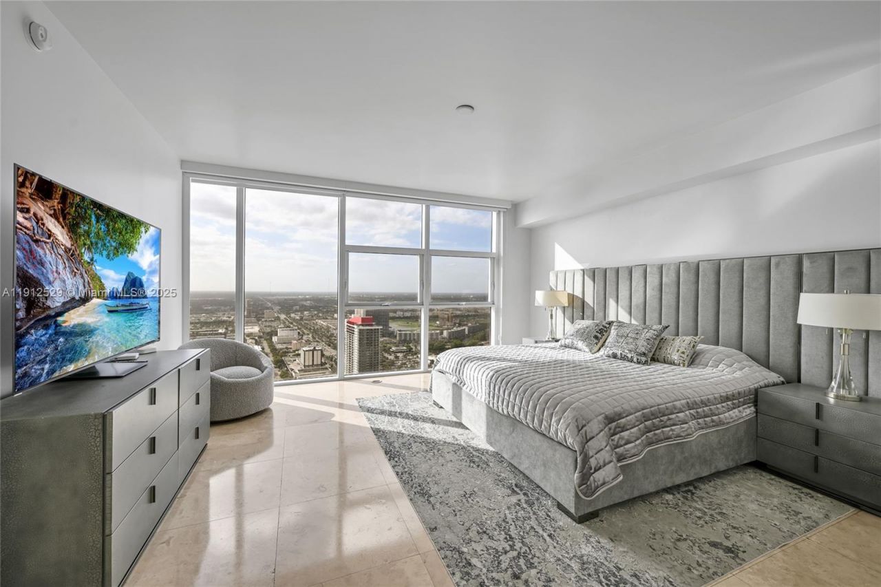 1830 S Ocean Dr, Unit 4807, Hallandale Beach, FL 33009 Photo