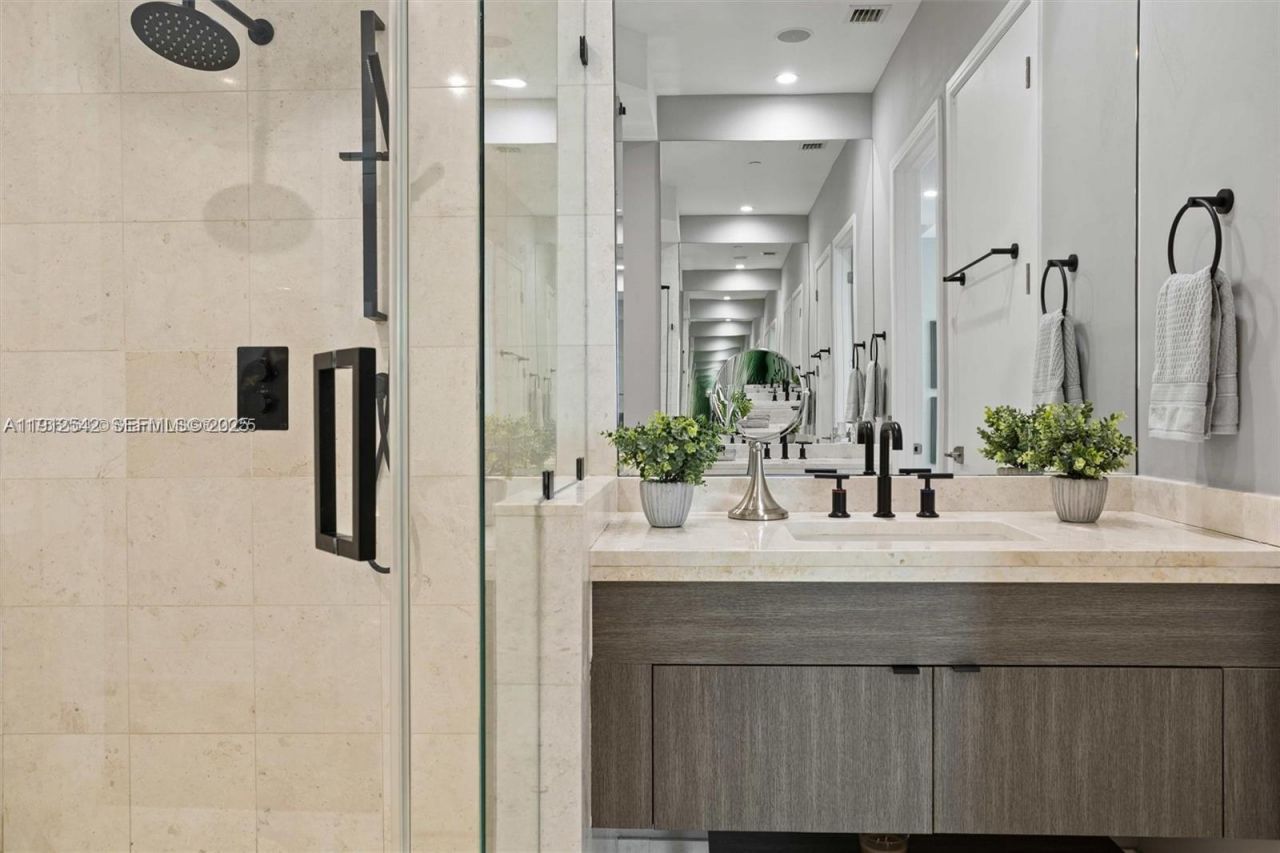 900 Brickell Key Blvd, Unit 1502, Miami, FL 33131 Photo