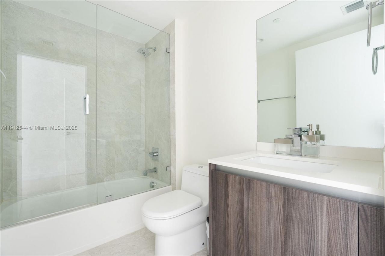 488 NE 18th St, Unit 2210, Miami, FL 33132 Photo