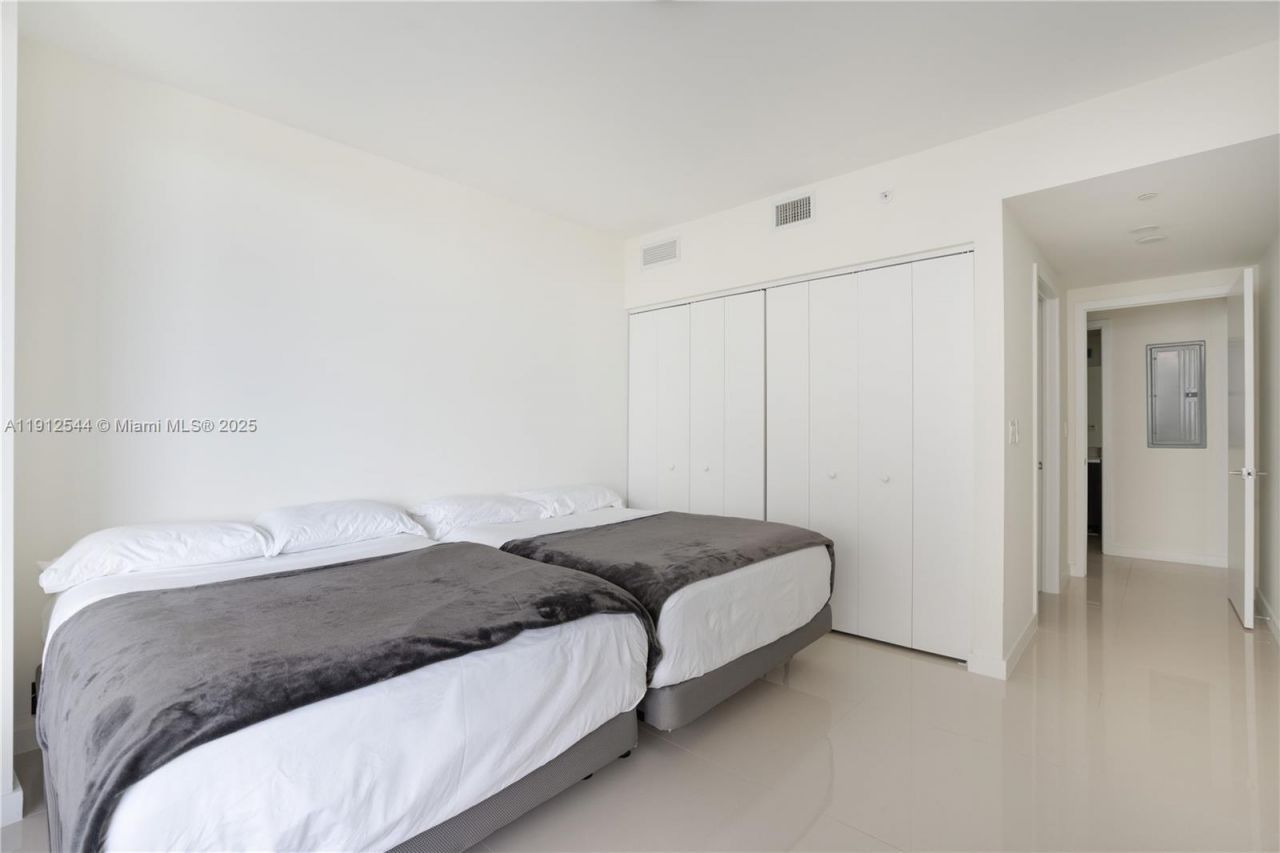 488 NE 18th St, Unit 2210, Miami, FL 33132 Photo