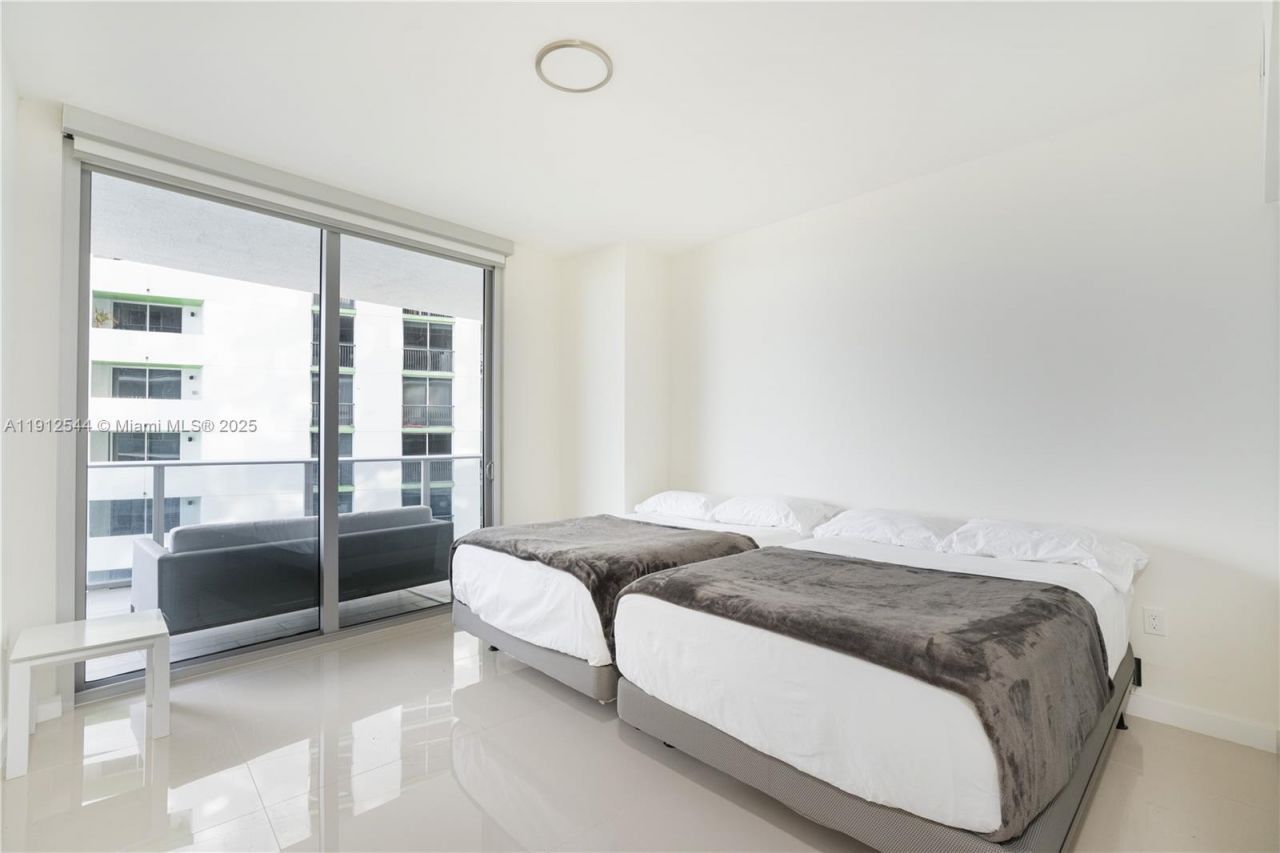 488 NE 18th St, Unit 2210, Miami, FL 33132 Photo