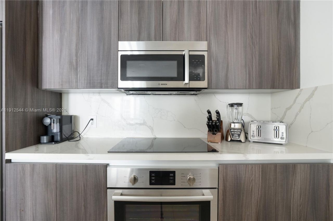 488 NE 18th St, Unit 2210, Miami, FL 33132 Photo