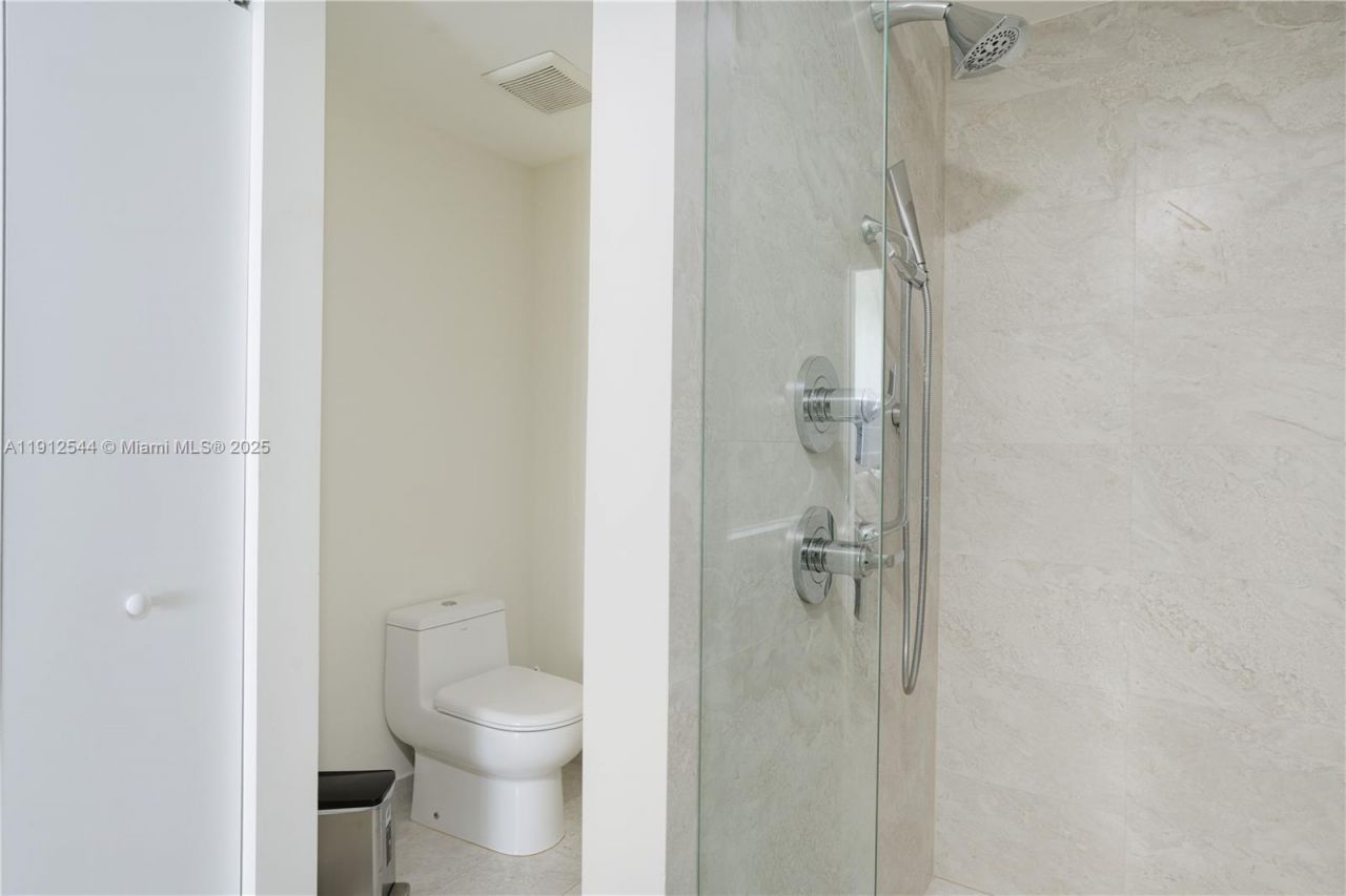 488 NE 18th St, Unit 2210, Miami, FL 33132 Photo