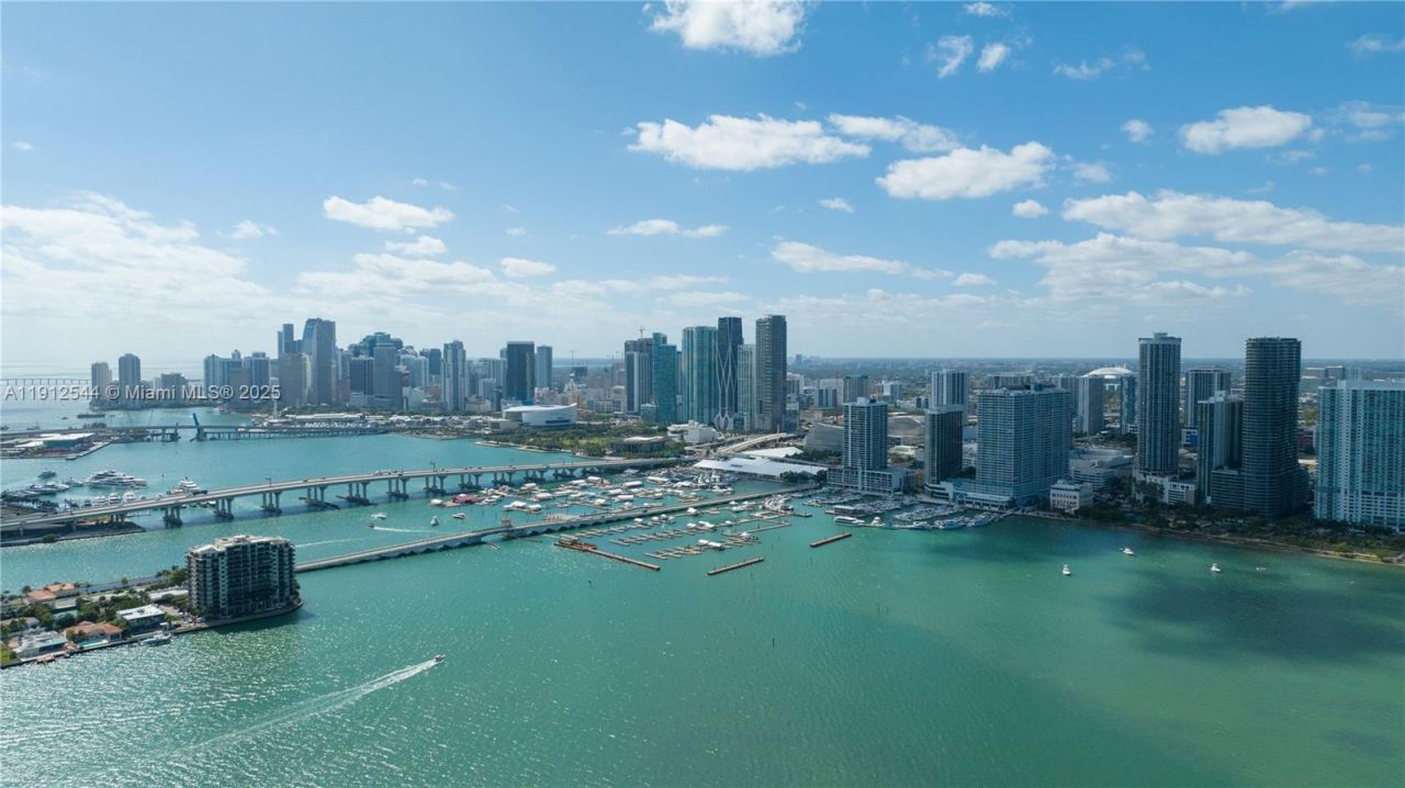 488 NE 18th St, Unit 2210, Miami, FL 33132 Photo