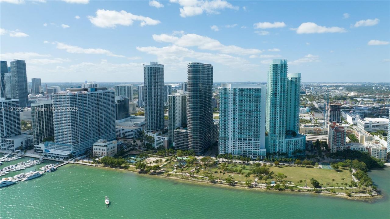 488 NE 18th St, Unit 2210, Miami, FL 33132 Photo