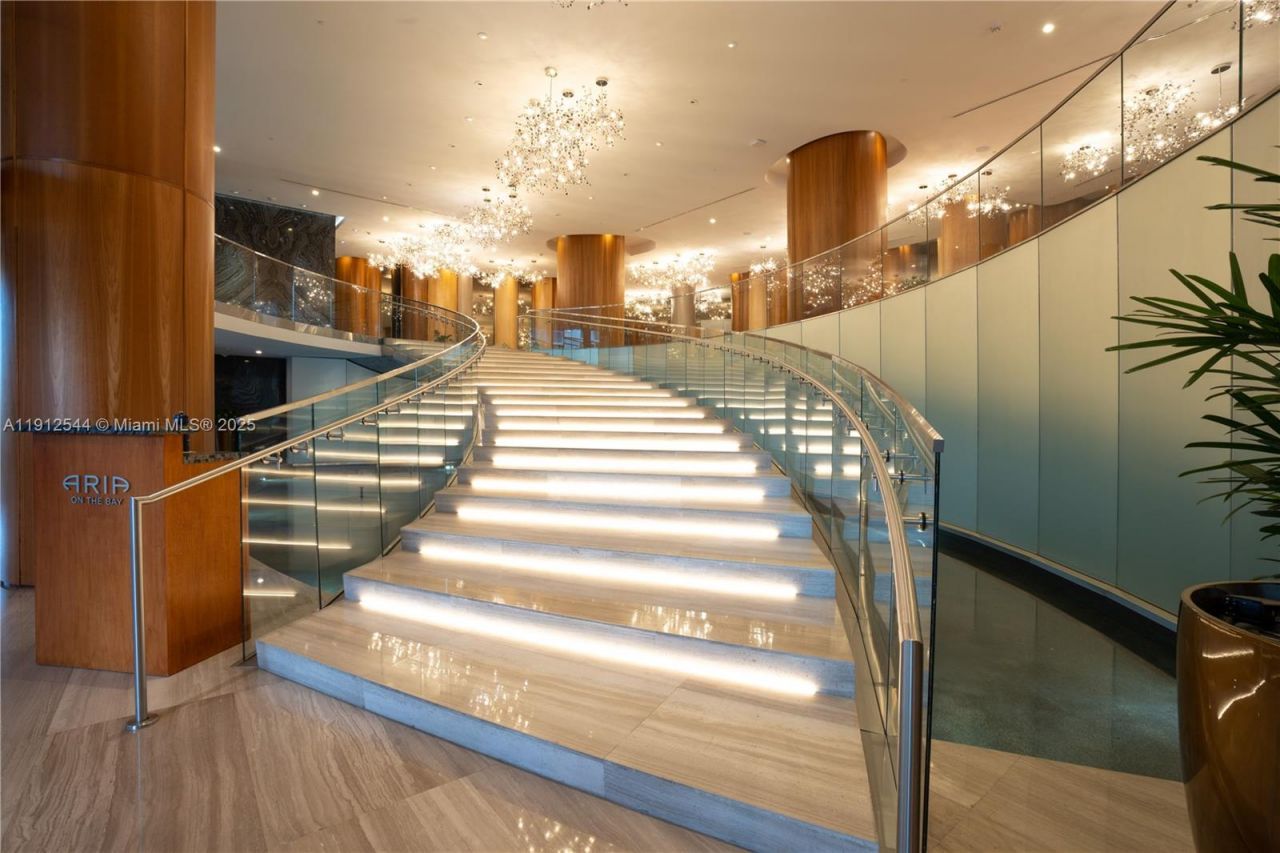 488 NE 18th St, Unit 2210, Miami, FL 33132 Photo