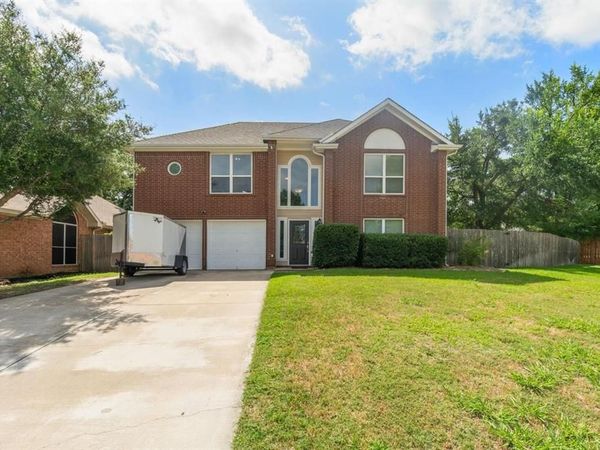 4548 Queenswood Drive, Grand Prairie, TX 75052