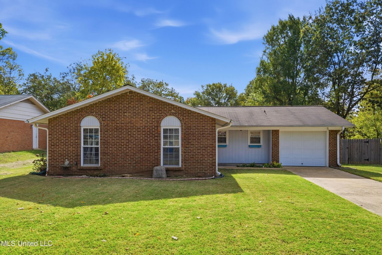 5743 Iroquois Drive, Horn Lake, MS 38637 Main Photo