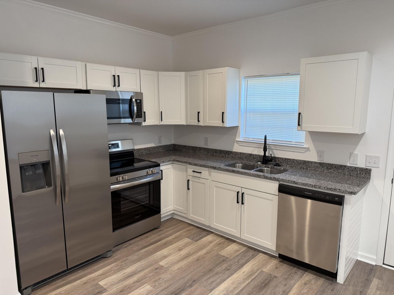 1990 Comstock Avenue Photo 11