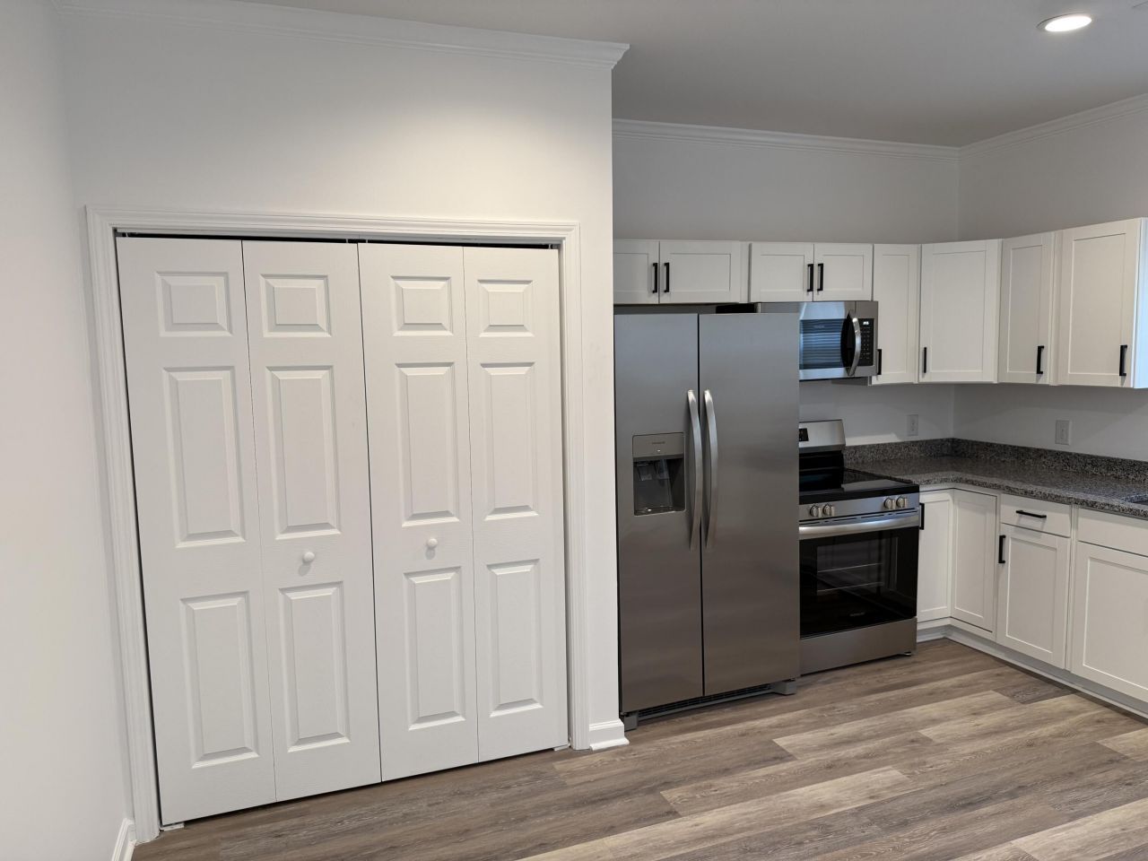 1990 Comstock Avenue Photo 12