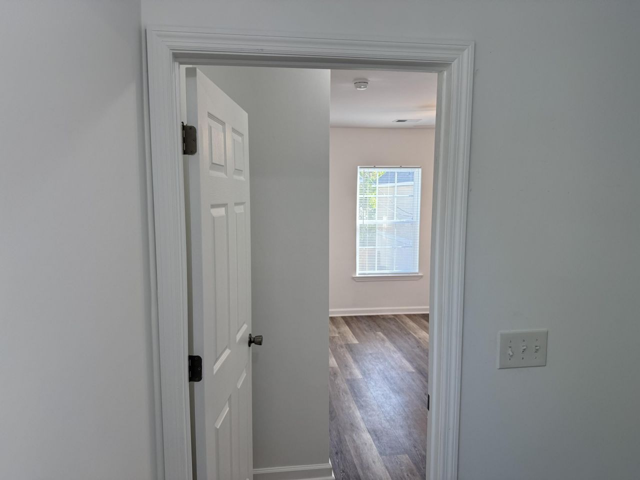 1990 Comstock Avenue Photo 18