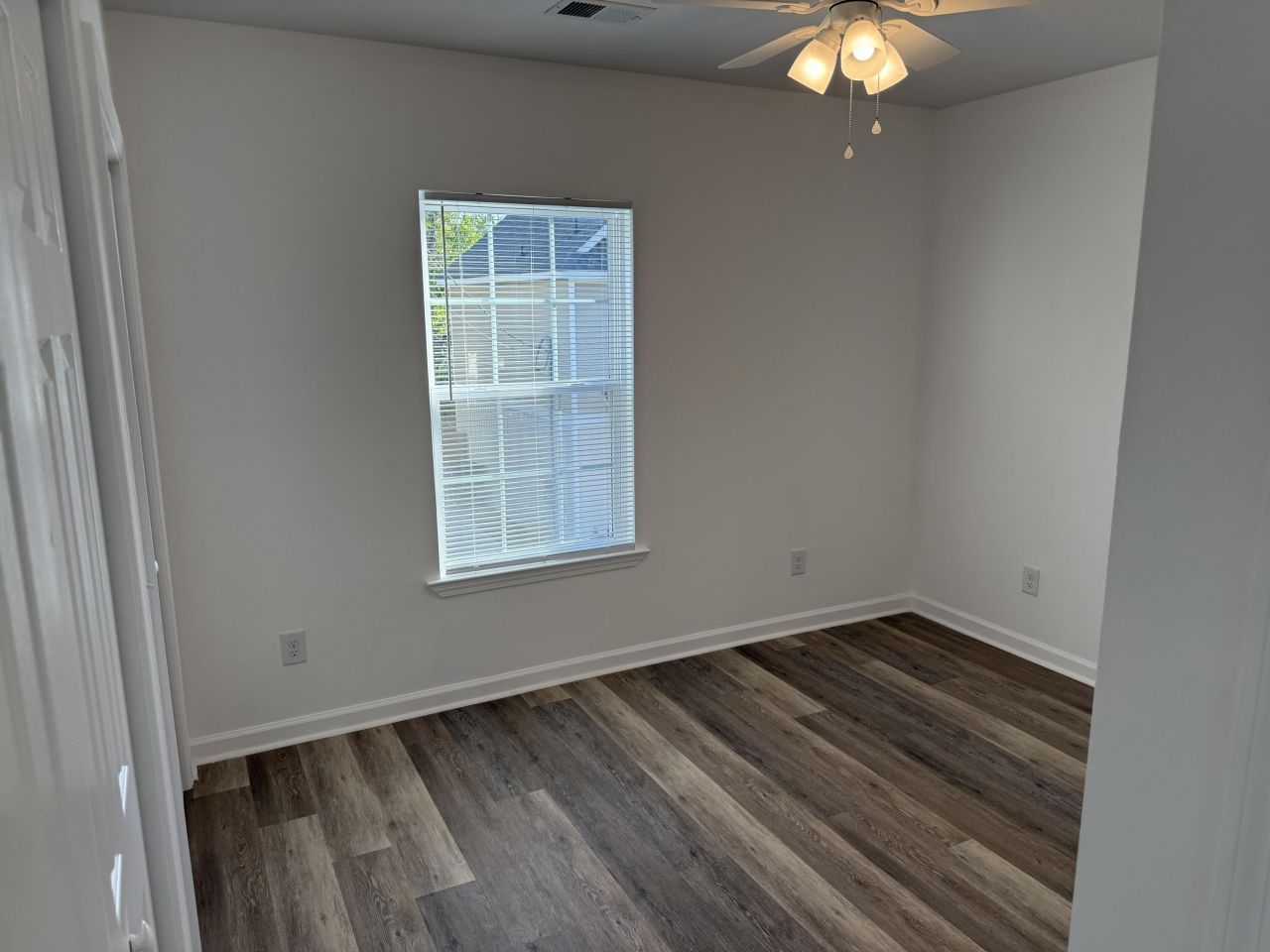 1990 Comstock Avenue Photo 19