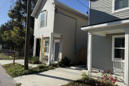 1990 Comstock Avenue photo 4