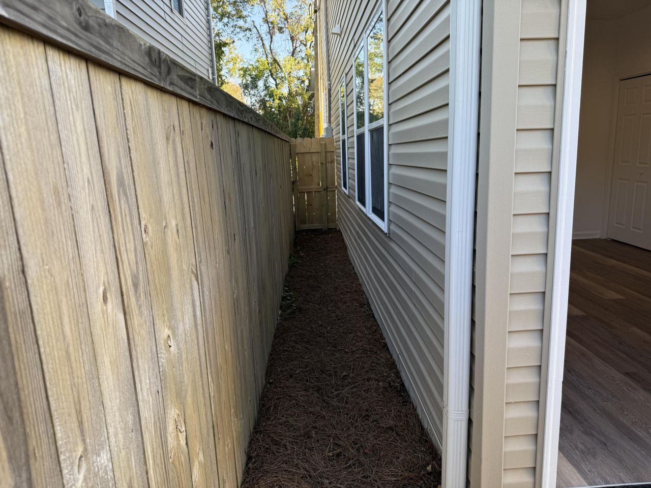 1990 Comstock Avenue Photo 37