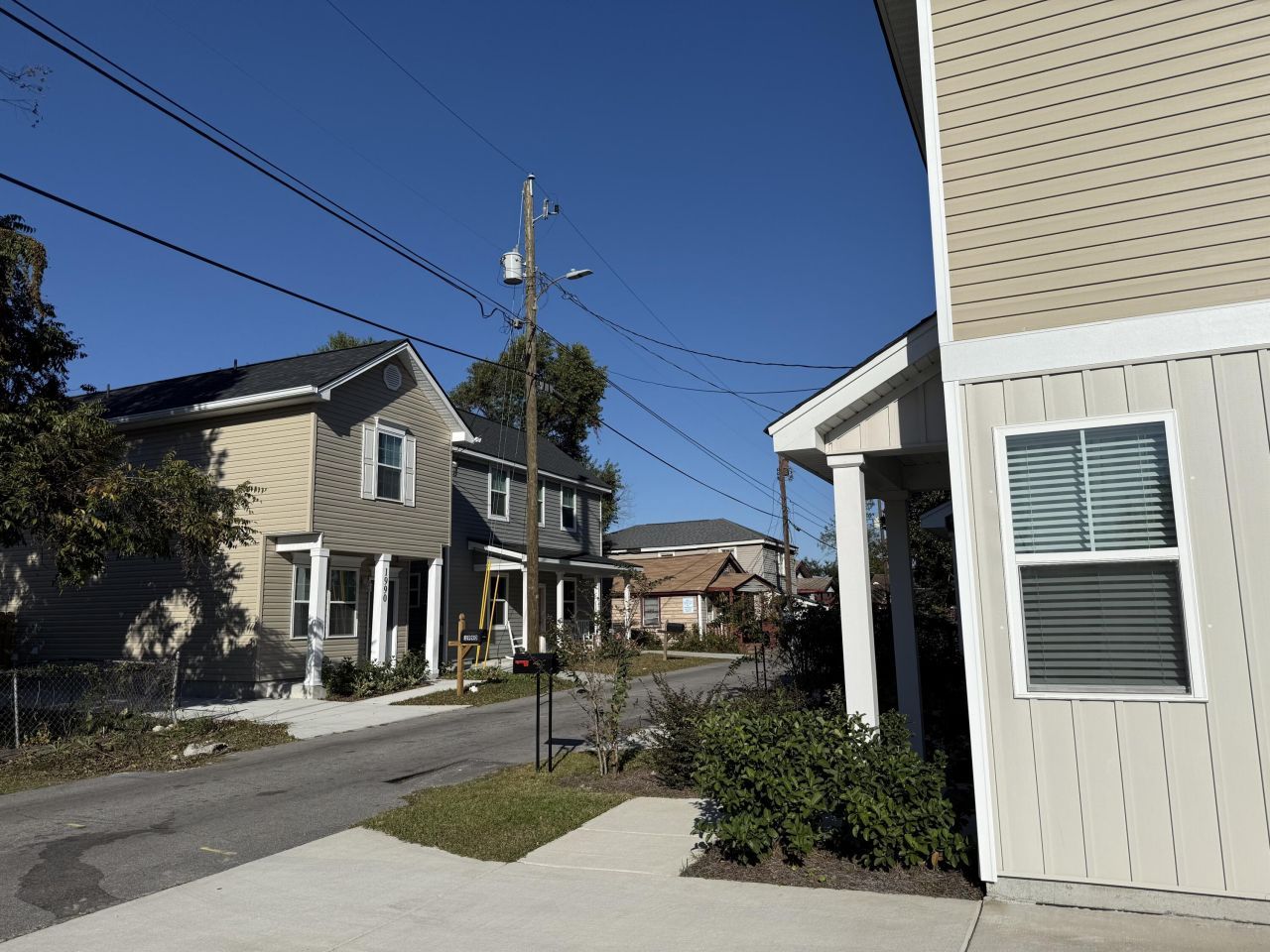 1990 Comstock Avenue Photo 43