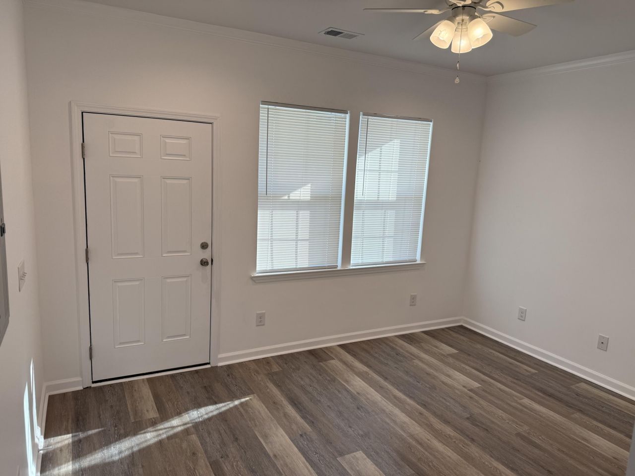 1990 Comstock Avenue Photo 6