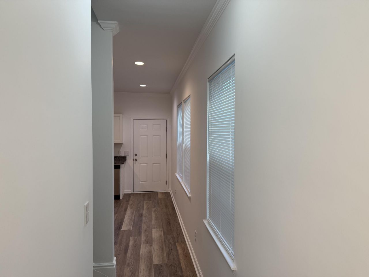 1990 Comstock Avenue Photo 9