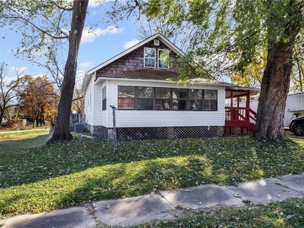 1017 Pacific Avenue, Osawatomie, KS 66064