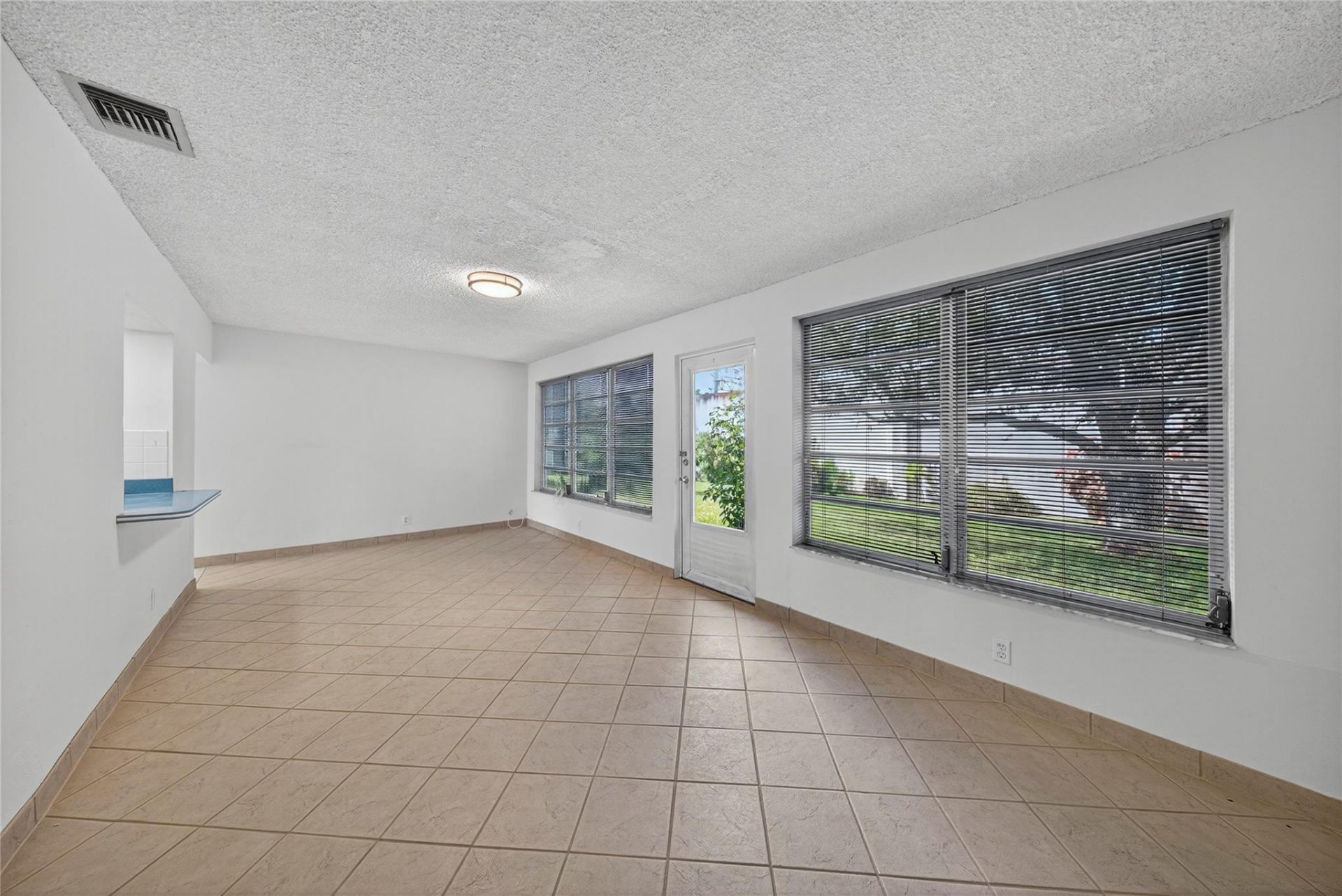 2711 NW 4th Avenue, Pompano Beach, FL 33064 Photo