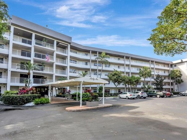 565 Oaks Lane, Unit 103, Pompano Beach, FL 33069