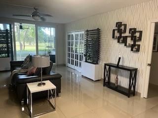 565 Oaks Lane, Unit 103, Pompano Beach, FL 33069 Photo