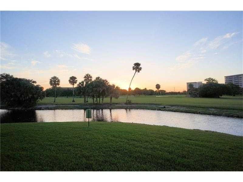 565 Oaks Lane, Unit 103, Pompano Beach, FL 33069 Photo