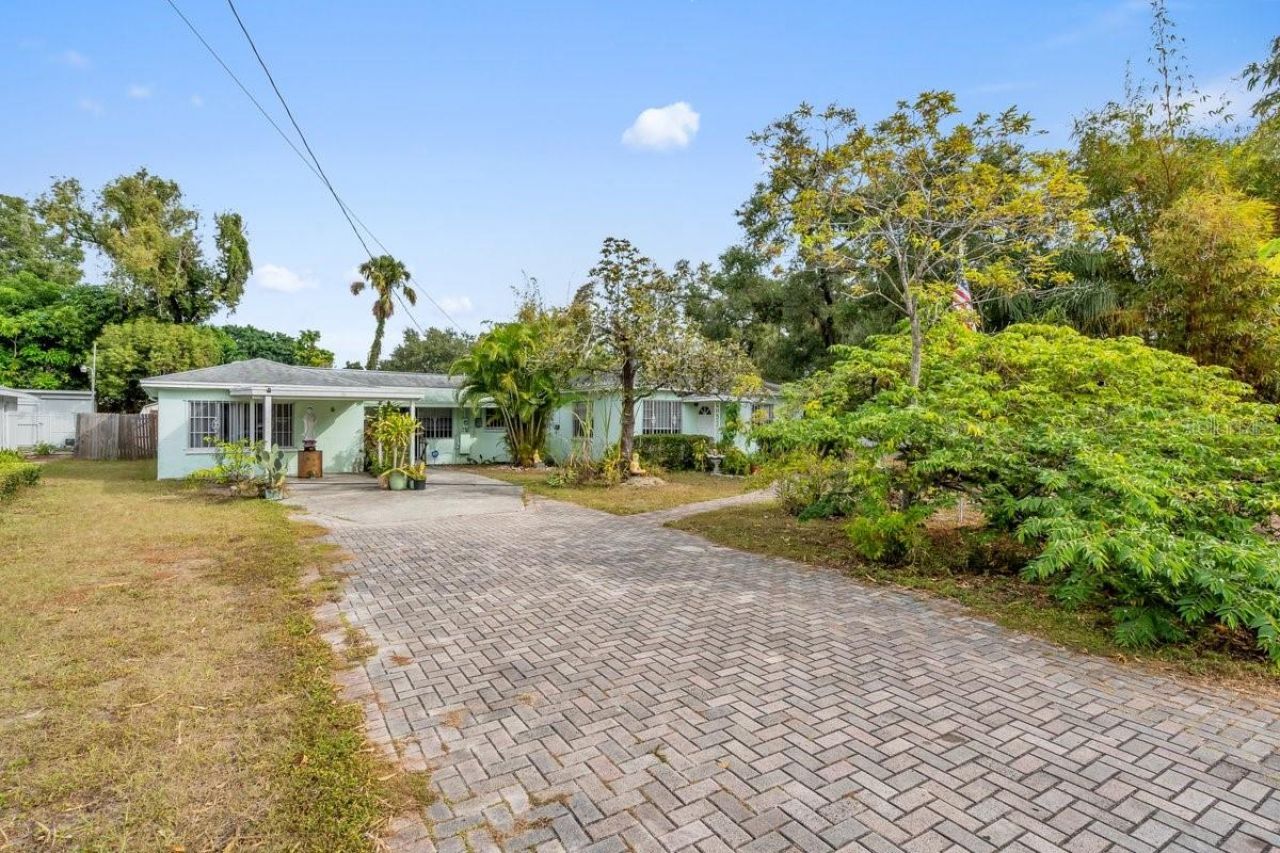 1712 E Caracas Street, Tampa, FL 33610 Main Photo