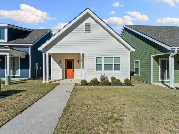 913 NE Heights Lane, Bentonville, AR 72712