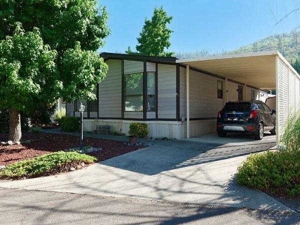 21 Brophy Way, UNIT 17, Shady Cove, OR 97539